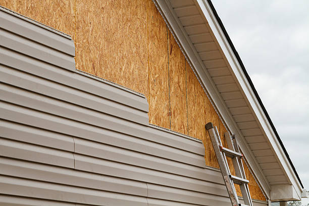 Professional Fiber Cement Siding technician working in Ijamsville, MD